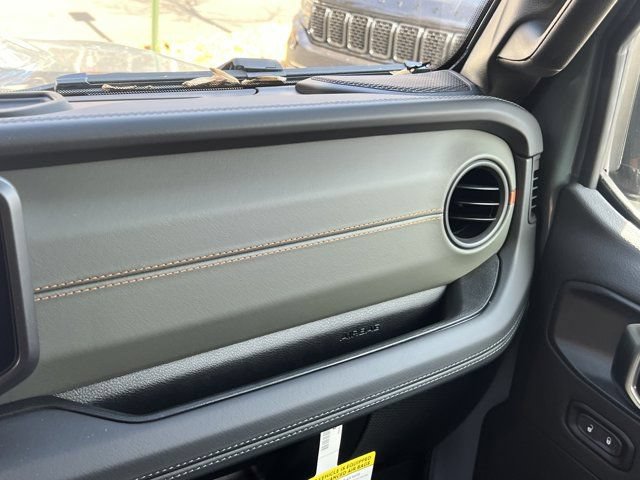 New 2026 Jeep Gladiator Mojave w/ Steel Bumper Group AWD/4WD image 28