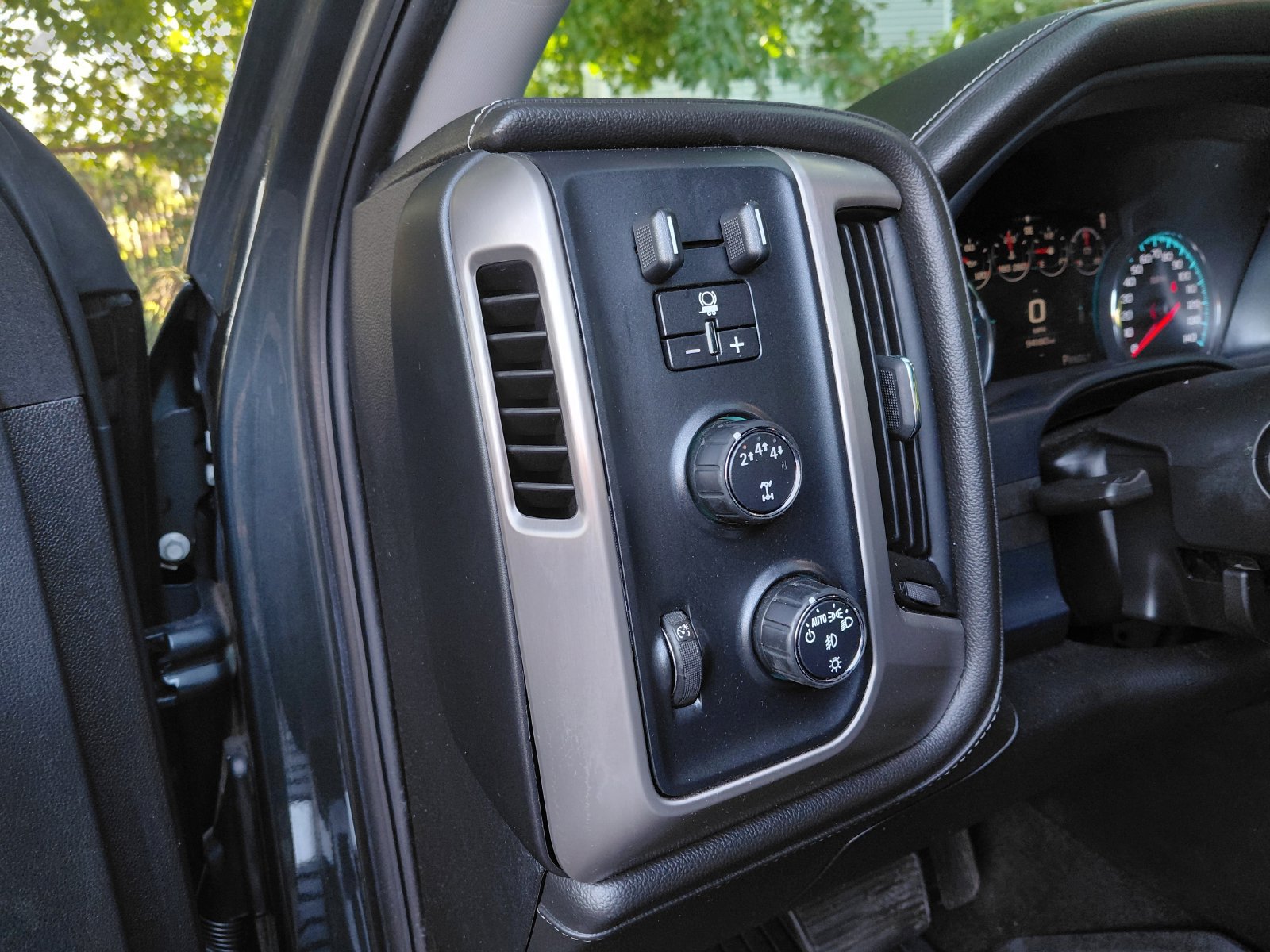 Used 2018 GMC Sierra 3500 Denali w/ Duramax Plus Package AWD/4WD image 21