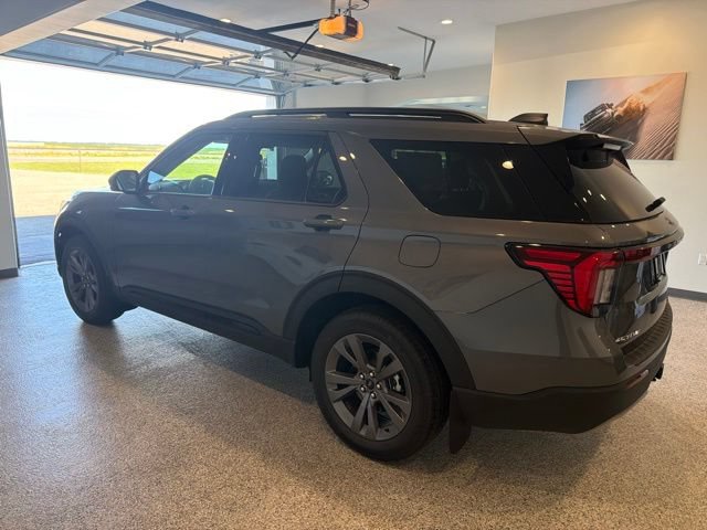 New 2026 Ford Explorer Active w/ Active Comfort Package AWD/4WD image 4