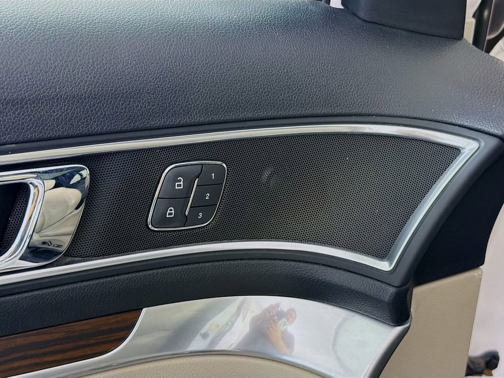 Used 2018 Ford Explorer Limited FWD image 22