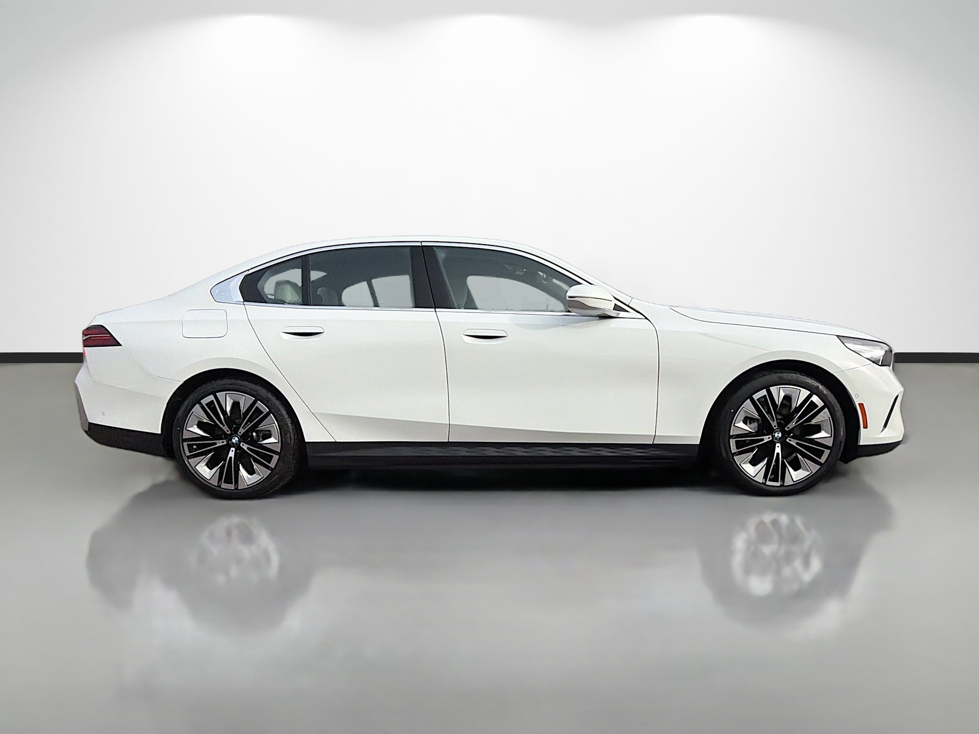 New 2026 BMW i5 eDrive40 image 2