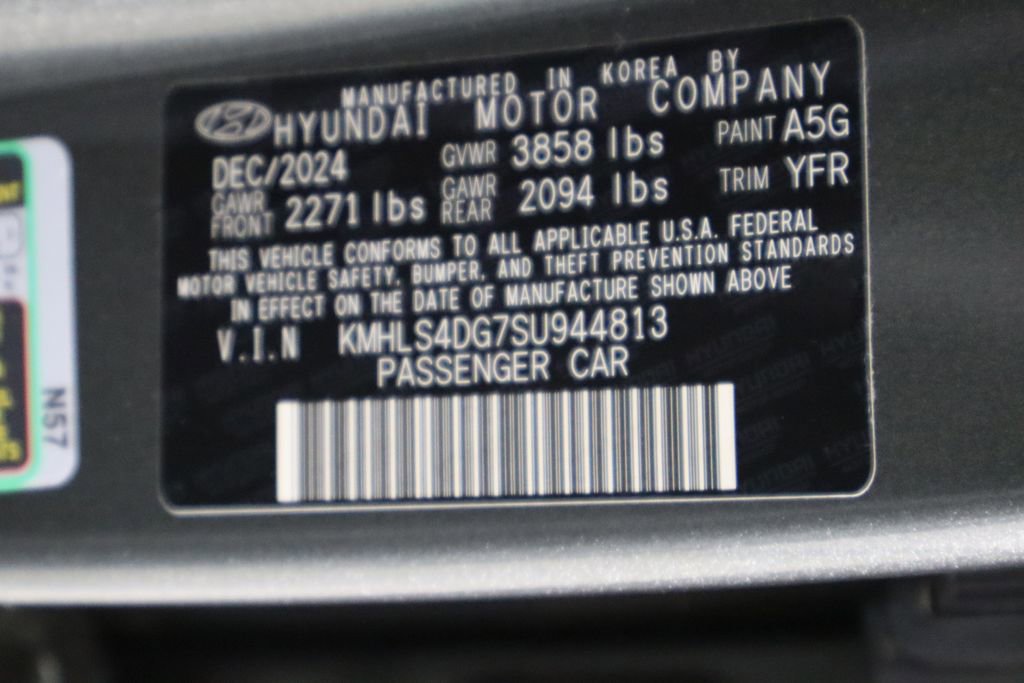 Used 2025 Hyundai Elantra SEL FWD image 40