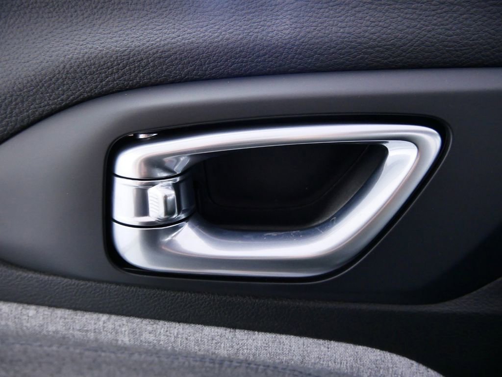 Used 2024 Jeep Compass Latitude image 32