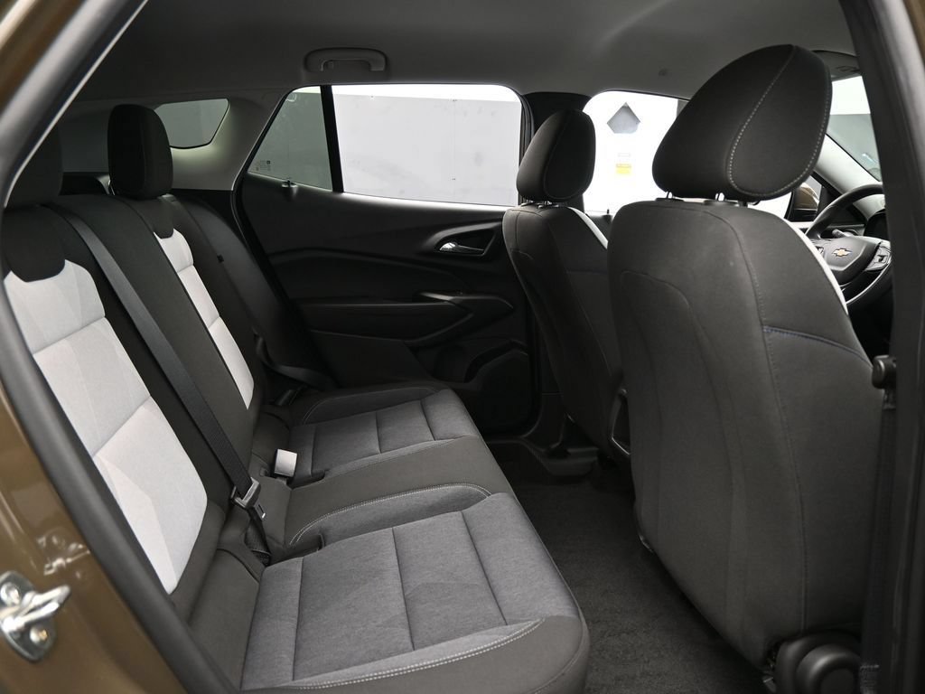 Used 2024 Chevrolet Trax LS w/ LS Convenience Package FWD image 36