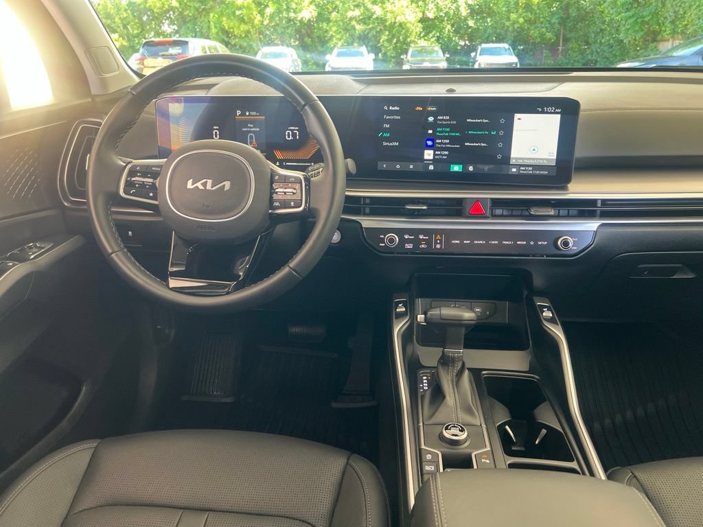 Certified 2025 Kia Sorento S w/ Panoramic Sunroof Package FWD image 17
