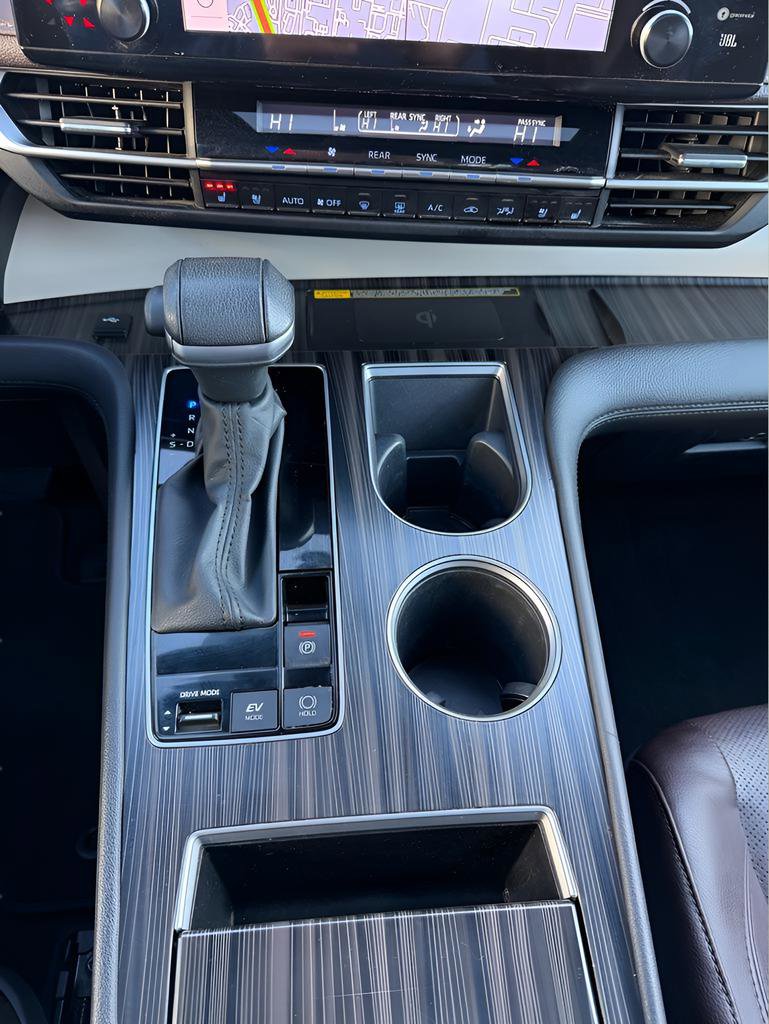 Used 2023 Toyota Sienna Platinum image 16