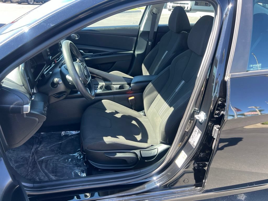 Used 2025 Hyundai Elantra Hybrid FWD image 15