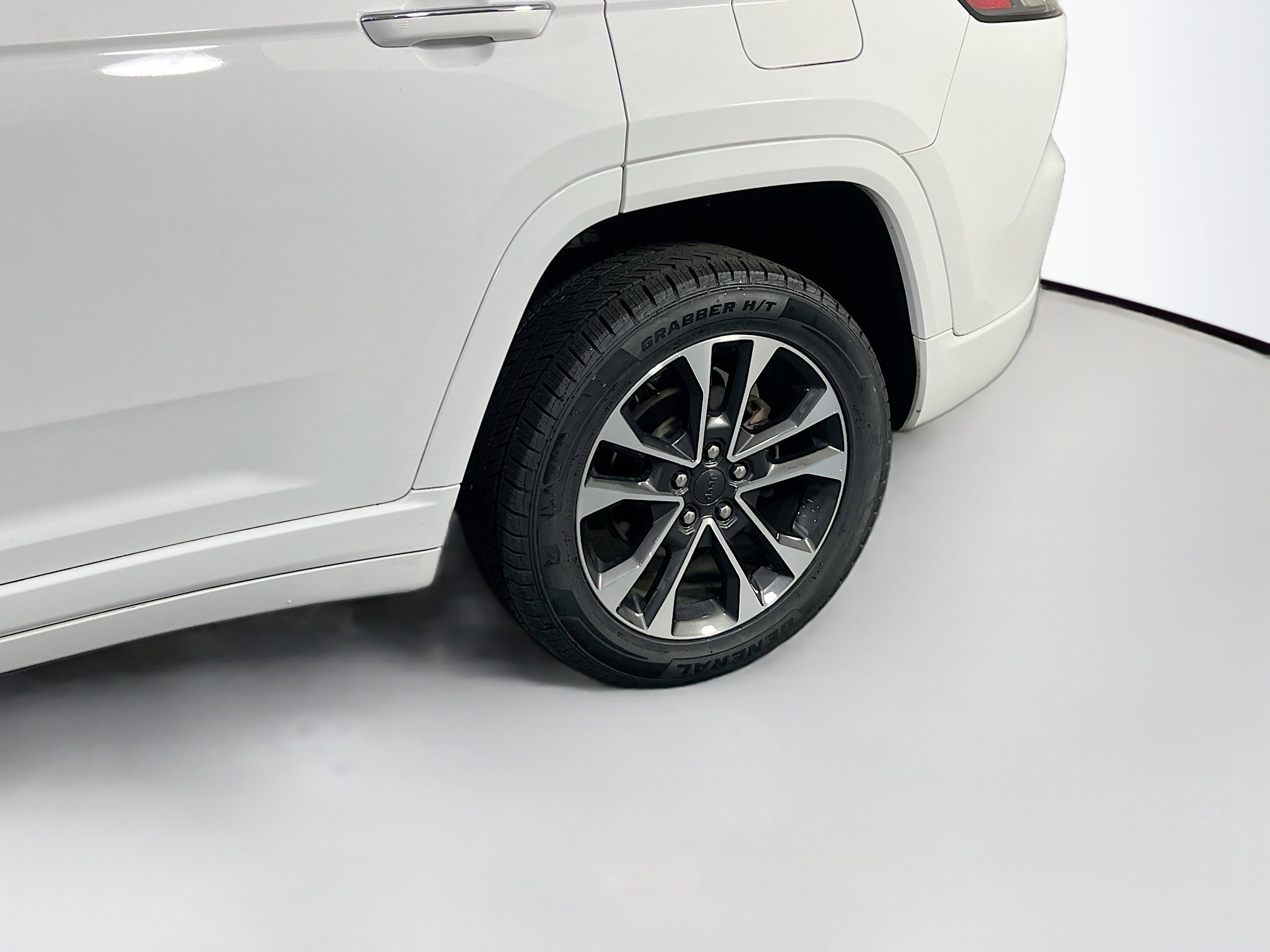 Used 2022 Jeep Grand Cherokee Overland w/ Luxury Tech Group IV image 29