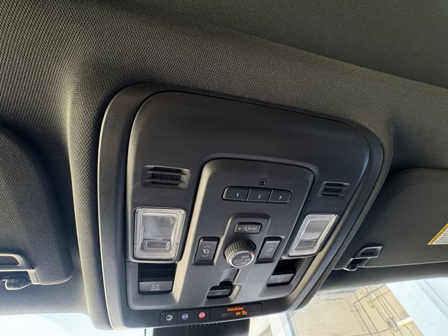 Used 2024 Chevrolet Suburban High Country AWD/4WD image 25