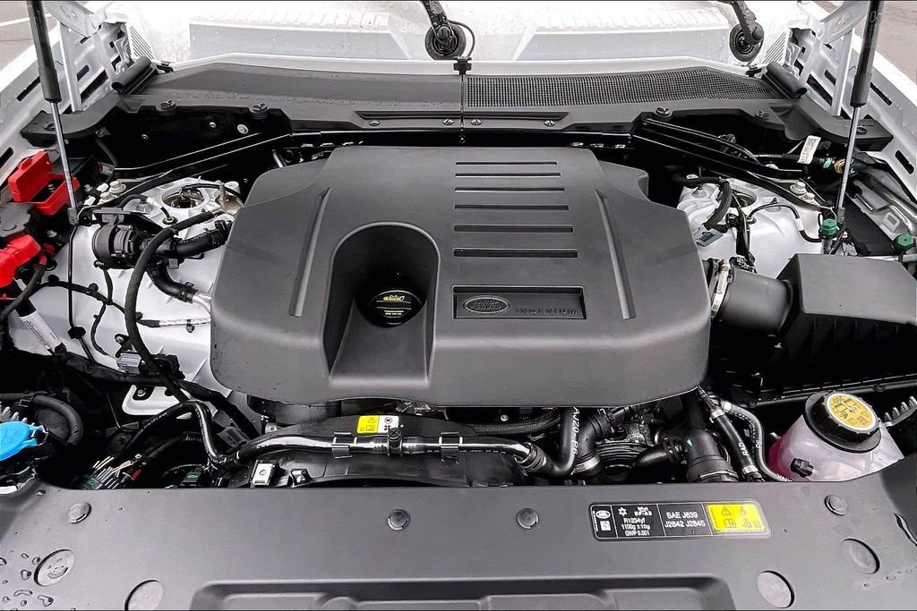 New 2026 Land Rover Defender 130 X-Dynamic SE AWD/4WD image 11