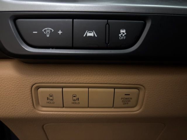 Used 2024 Kia Carnival LX FWD image 13