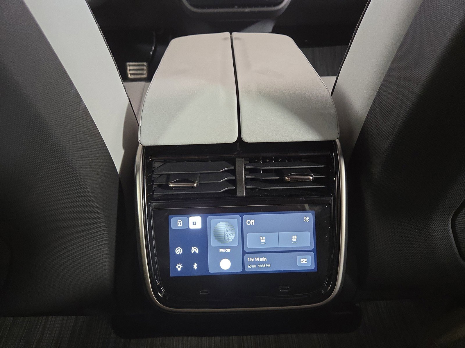 Used 2024 Rivian R1S Adventure AWD/4WD image 30