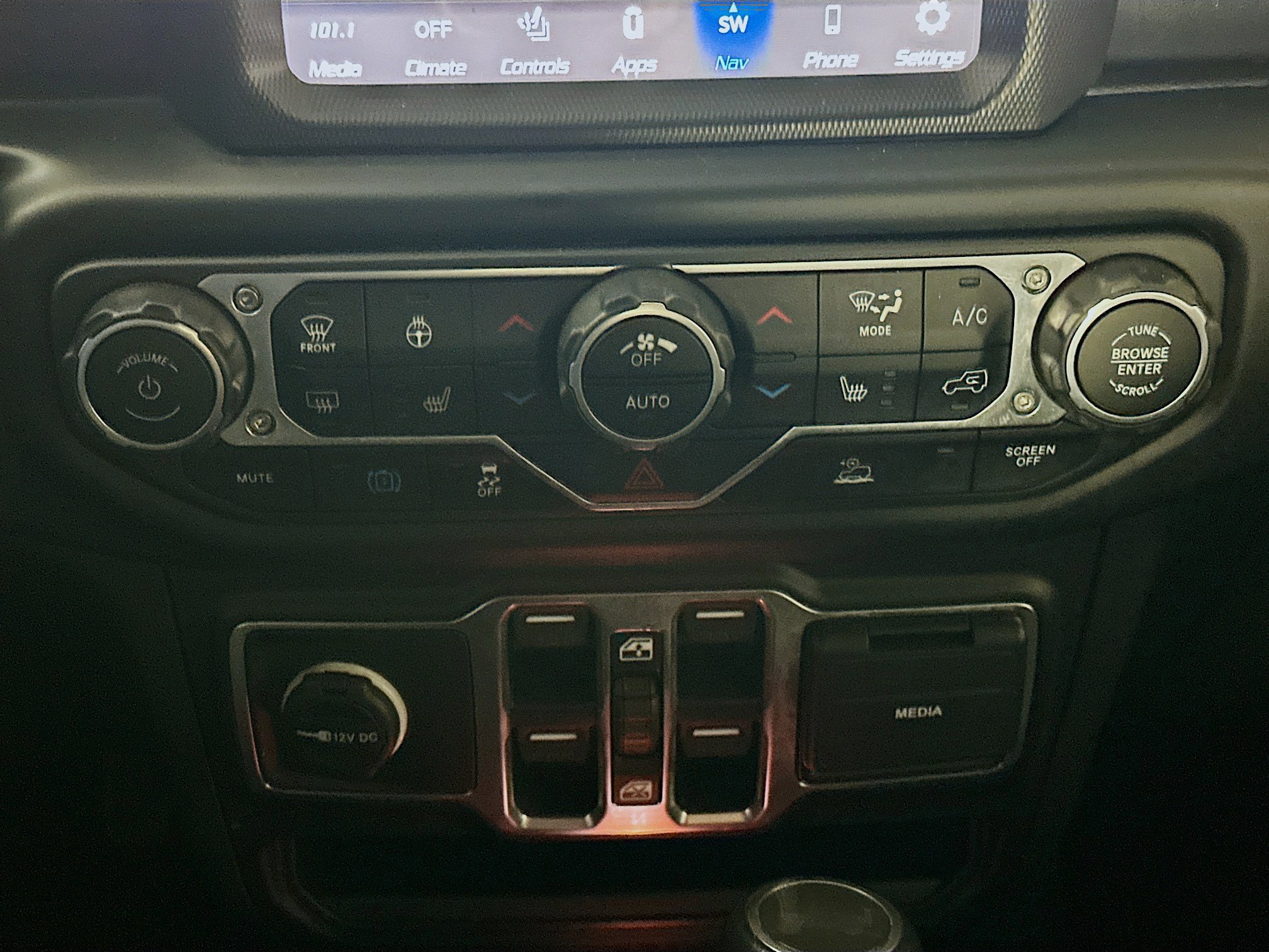 Used 2023 Jeep Wrangler Sahara w/ Cold Weather Group image 23