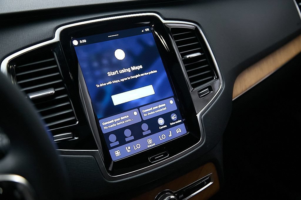 Certified 2023 Volvo XC90 B6 Plus w/ Protection Package Premier AWD/4WD image 11
