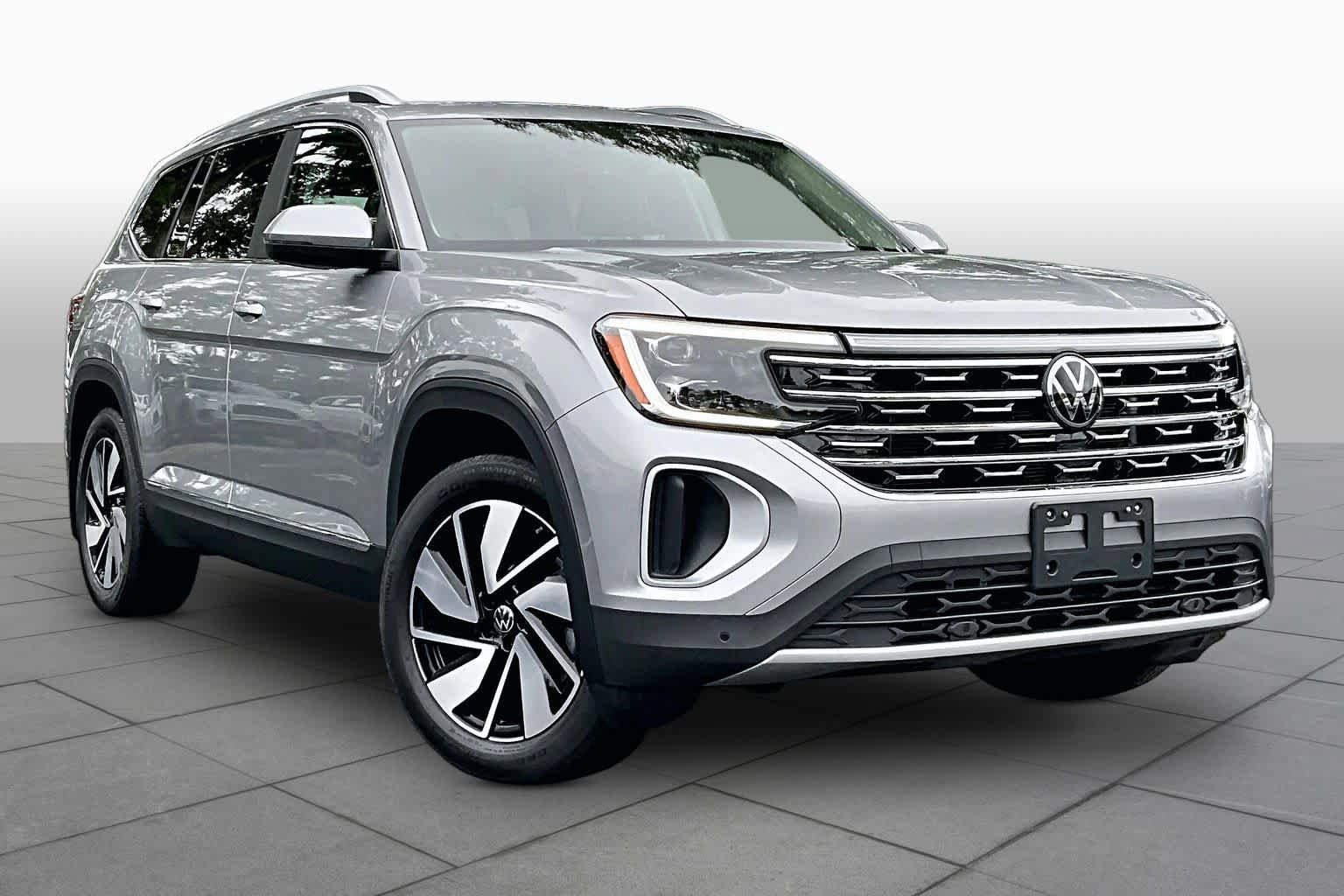 Used 2024 Volkswagen Atlas SEL AWD/4WD image 3