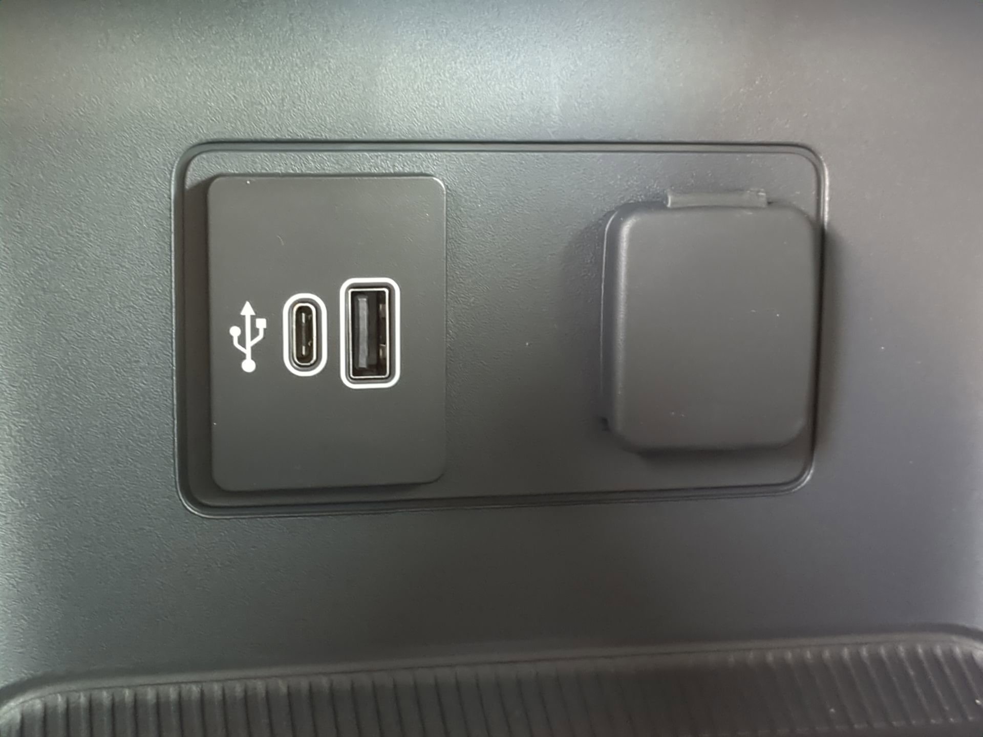 New 2026 Ford Explorer Active RWD image 64