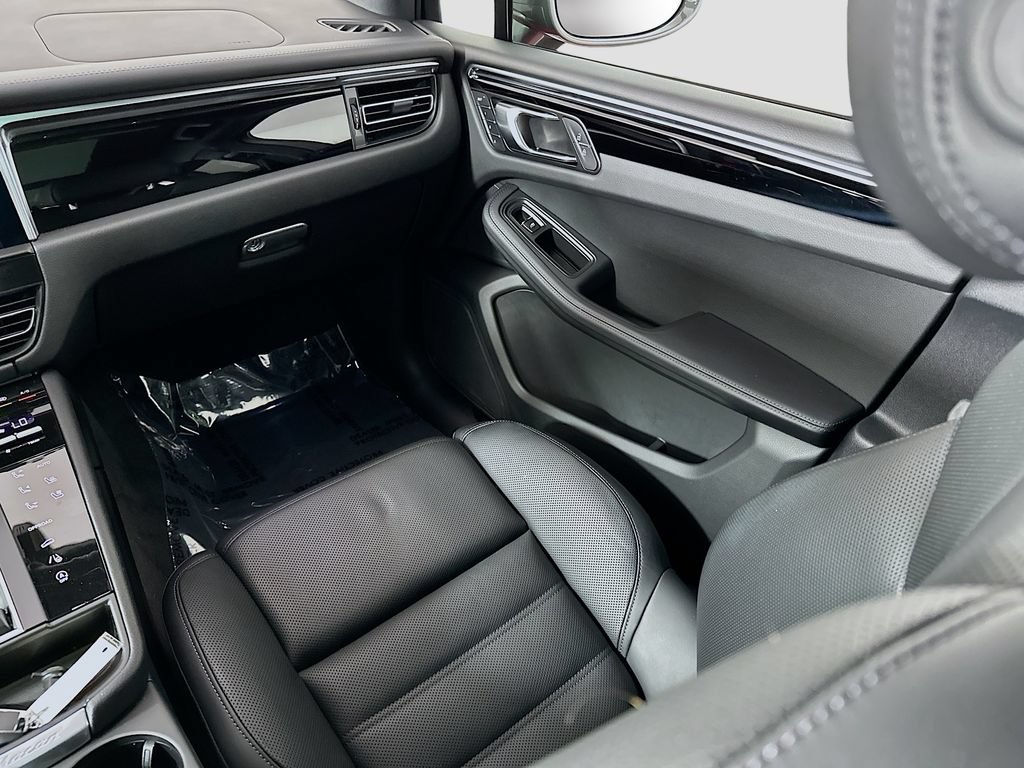 Certified 2026 Porsche Macan Turbo AWD/4WD image 26