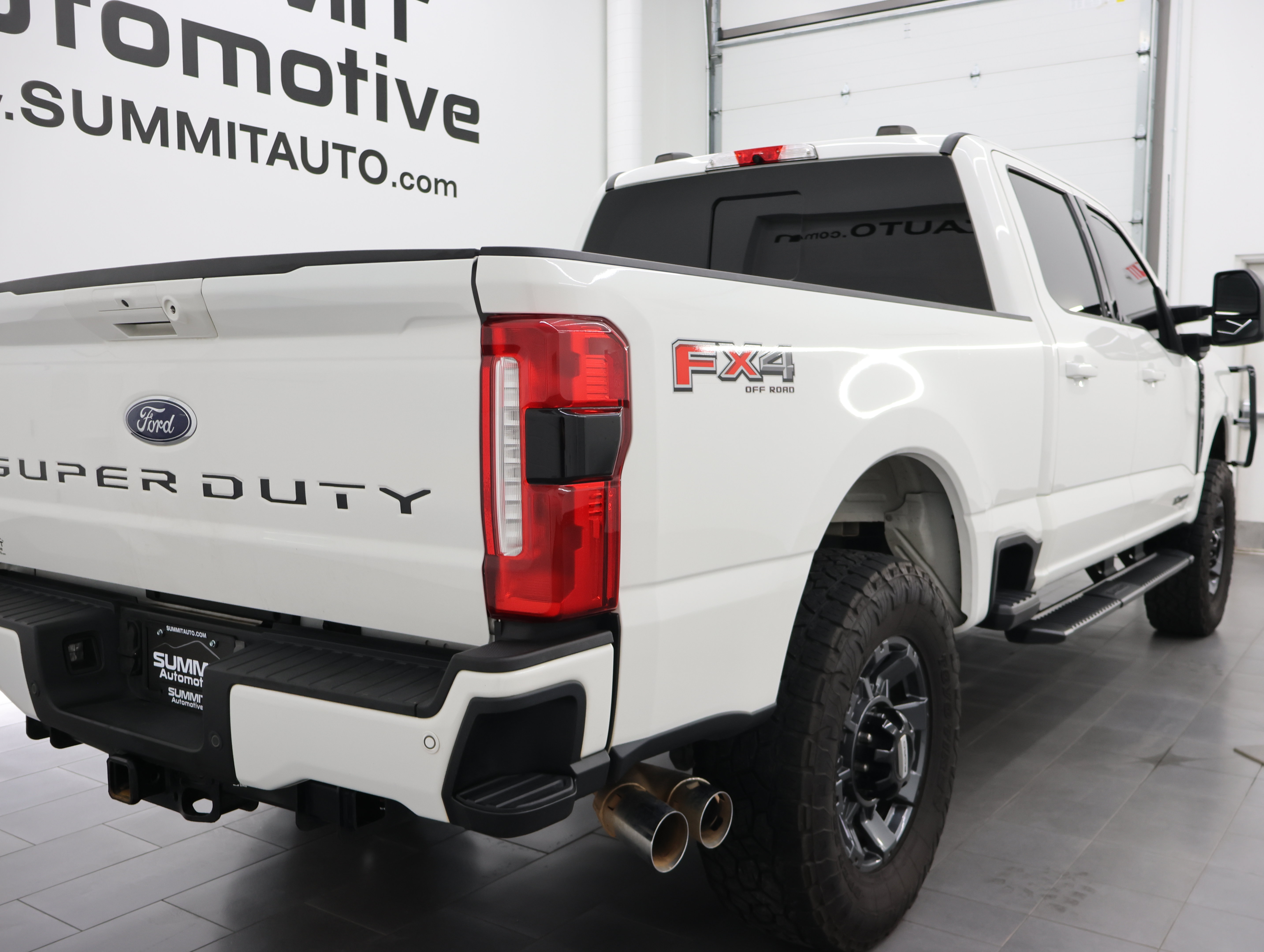 Used 2024 Ford F350 Lariat w/ Lariat Ultimate Package AWD/4WD image 4