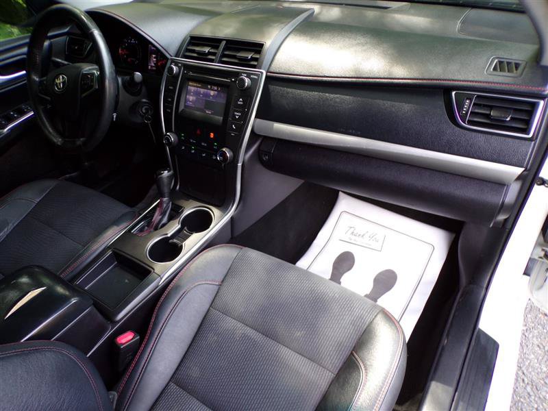 Used 2017 Toyota Camry SE FWD image 19