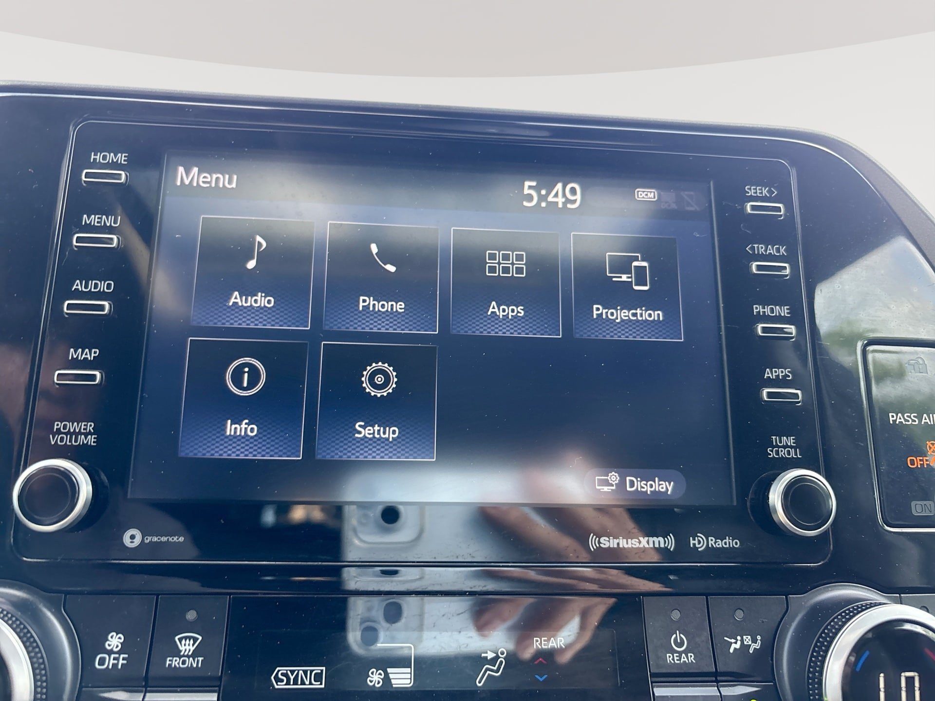 Used 2021 Toyota Highlander XLE AWD/4WD image 20