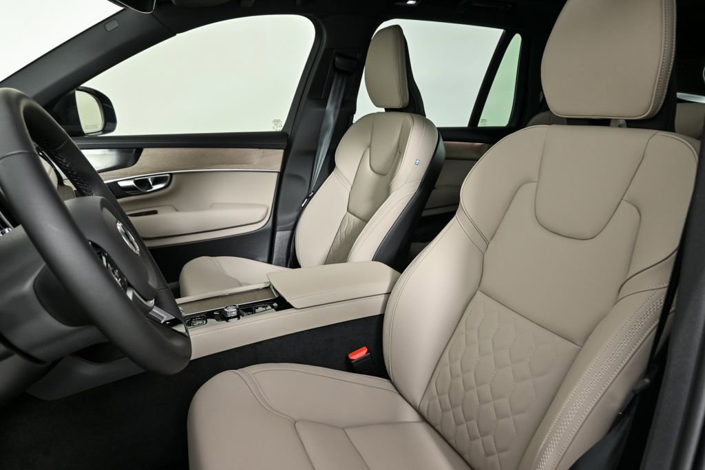 Certified 2026 Volvo XC90 B6 Plus w/ Protection Package Premier AWD/4WD image 7