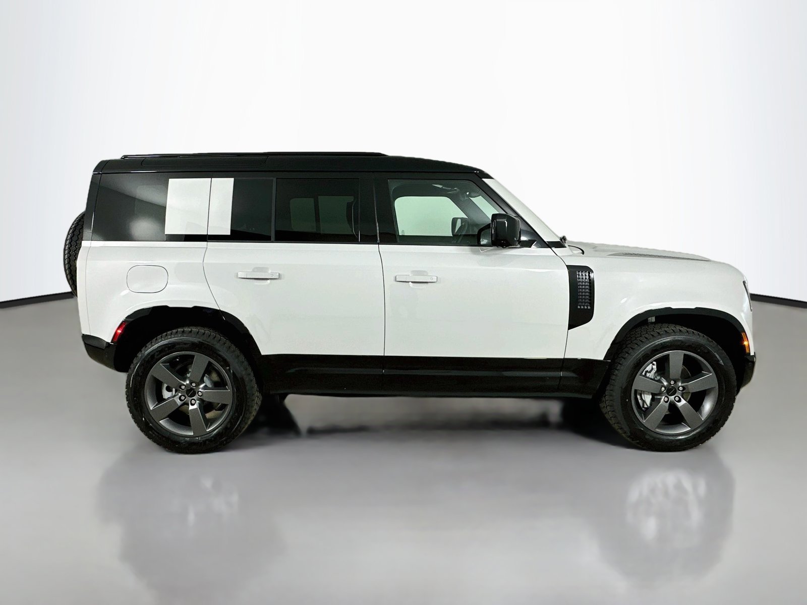 New 2026 Land Rover Defender 110 X-Dynamic SE AWD/4WD image 4