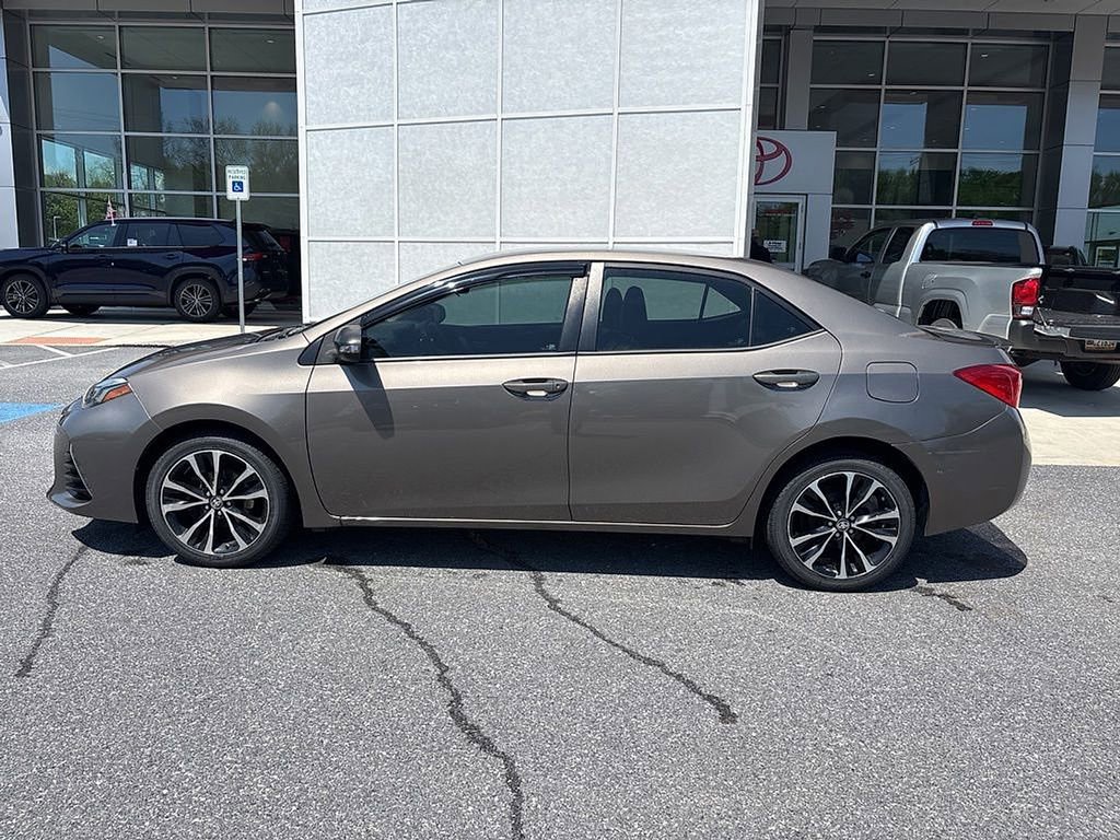 Used 2017 Toyota Corolla SE w/ Carpet Mat Package (TMS) FWD image 5