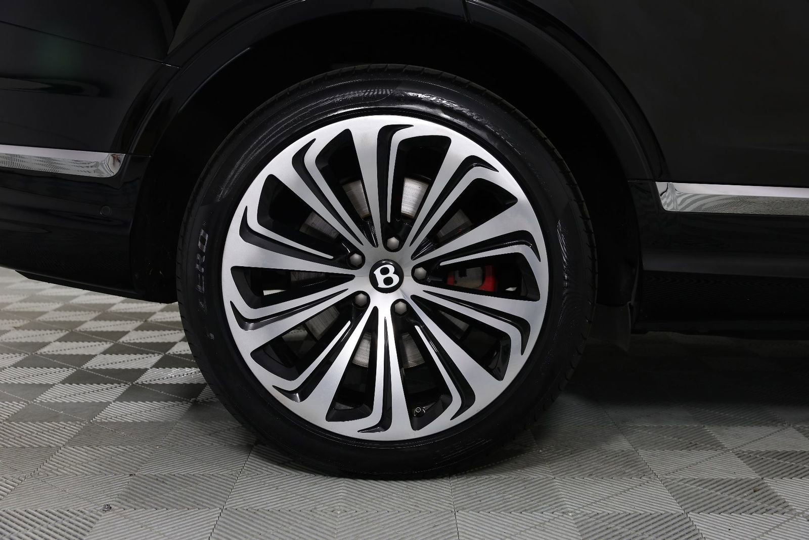 Used 2023 Bentley Bentayga Extended Wheelbase image 18