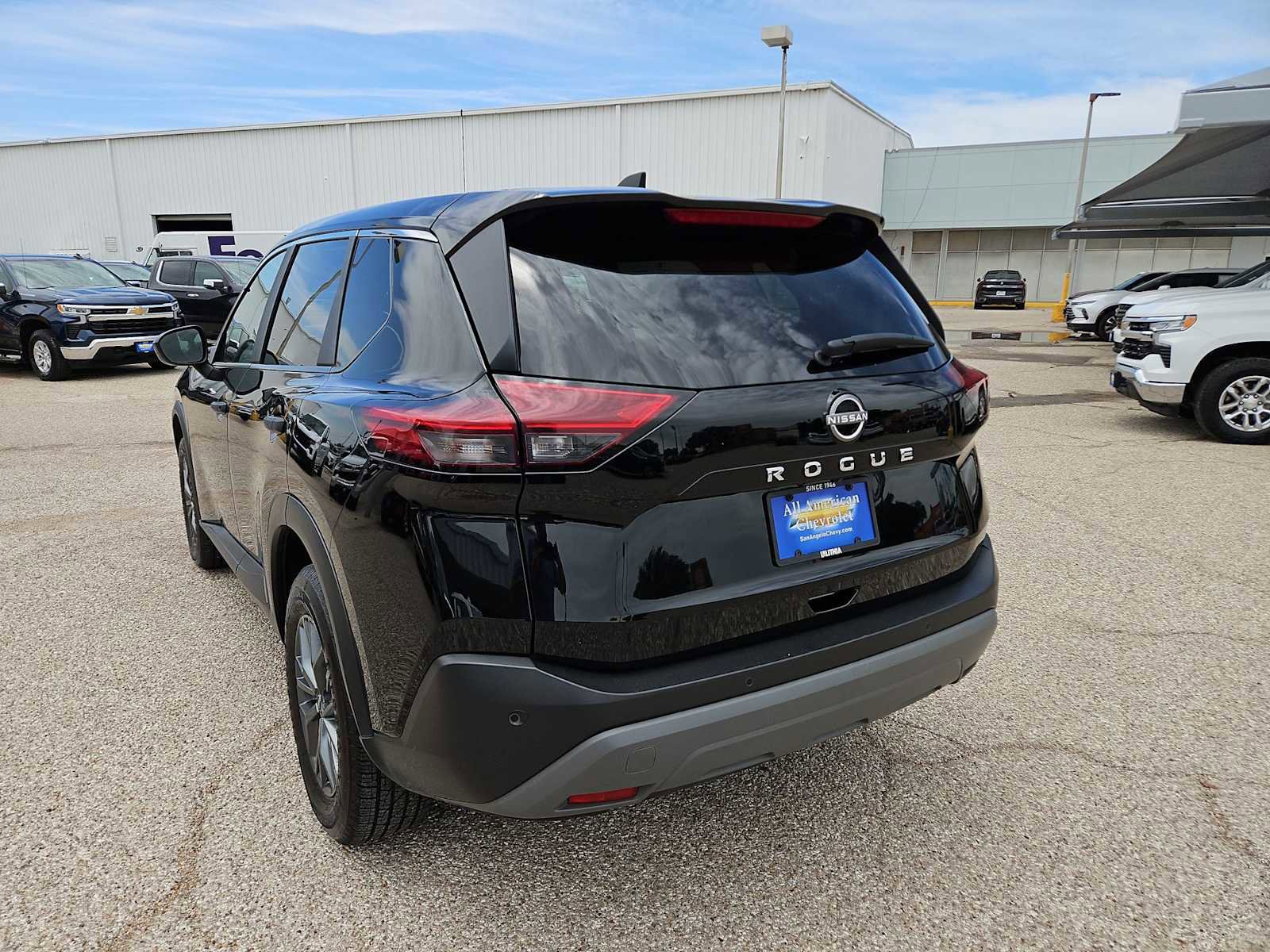 Used 2023 Nissan Rogue S FWD image 6