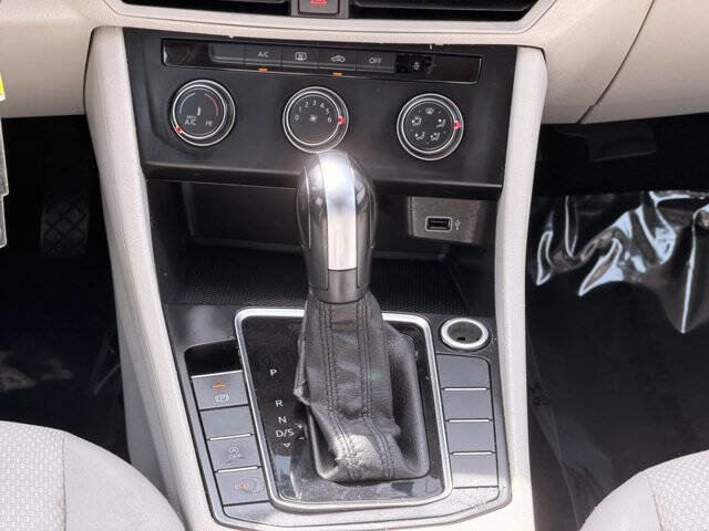 Used 2019 Volkswagen Jetta S image 17