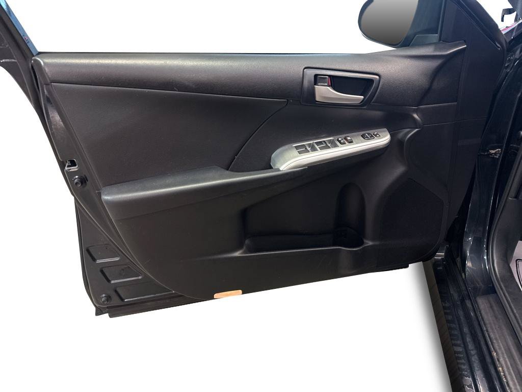 Used 2014 Toyota Camry SE FWD image 15