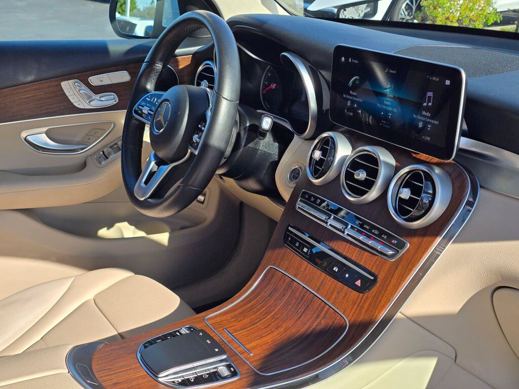 Used 2022 Mercedes-Benz GLC 300 4MATIC image 27