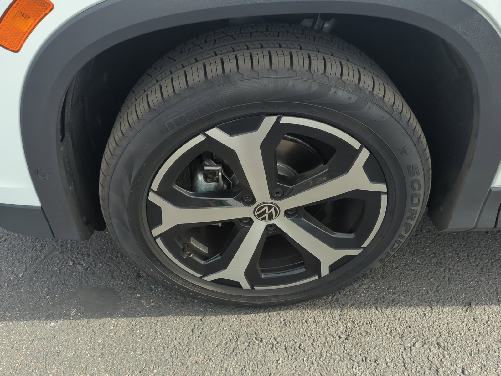 New 2025 Volkswagen Tiguan SE image 25