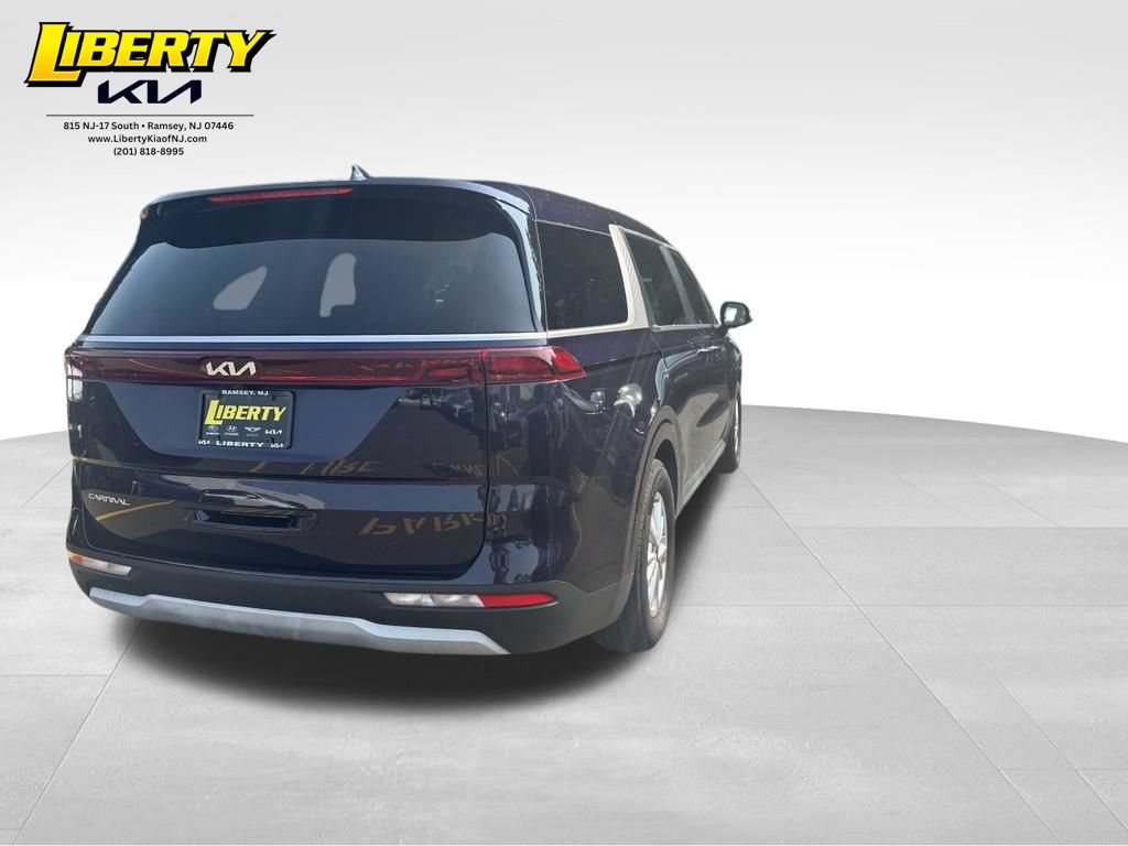 Used 2023 Kia Carnival LX FWD image 7