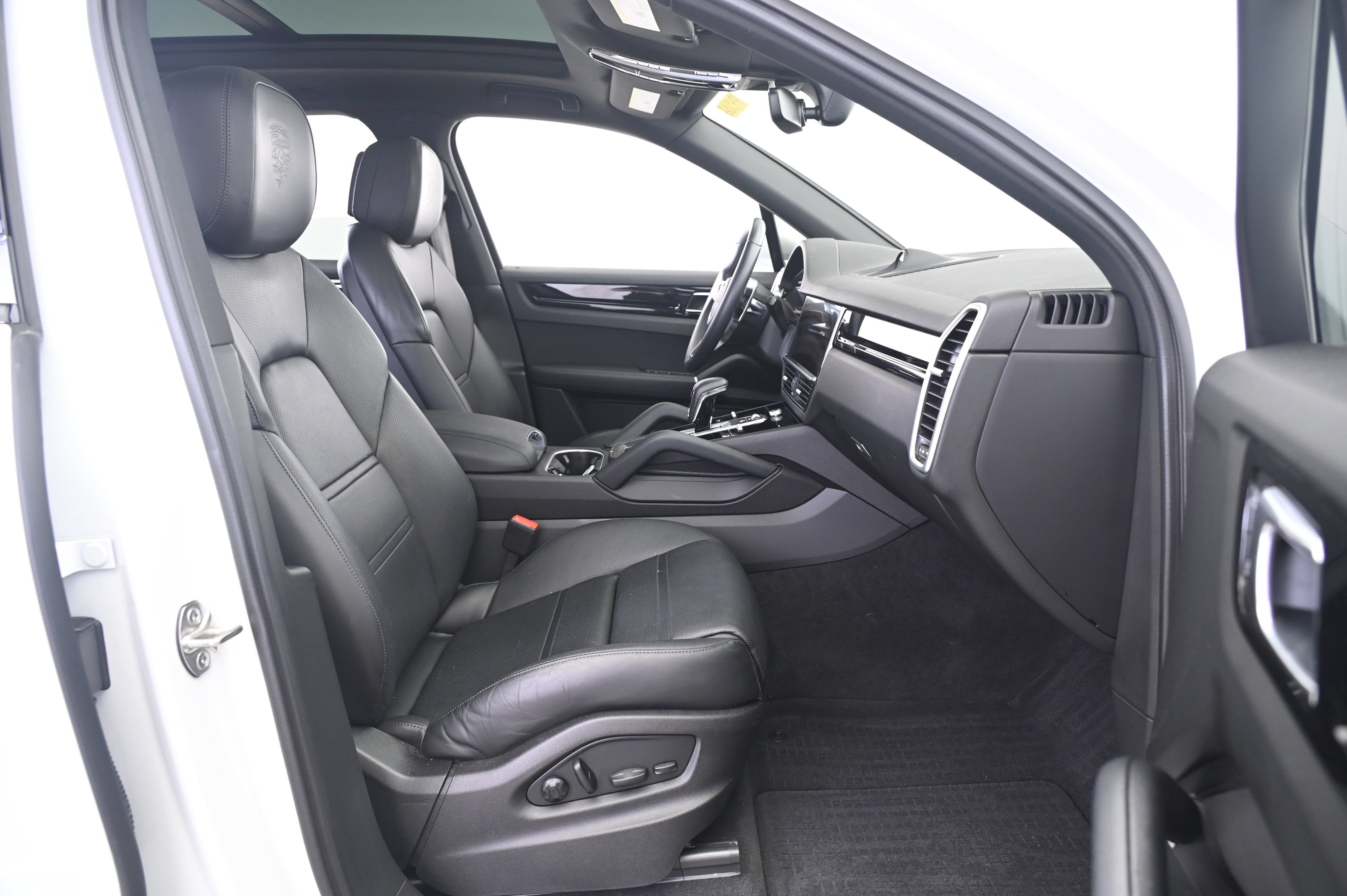 Certified 2023 Porsche Cayenne AWD/4WD image 23