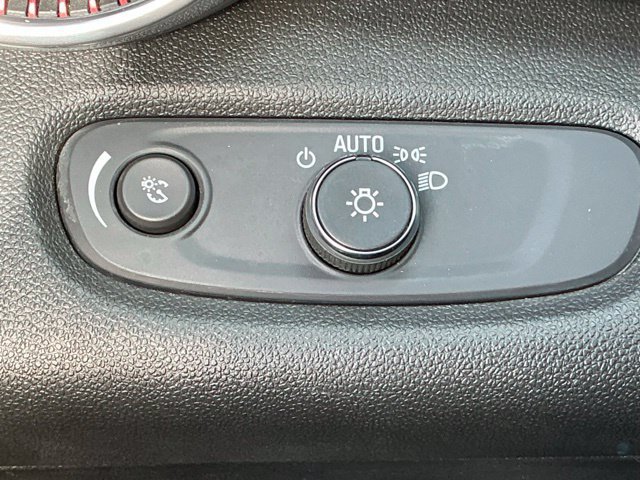 Used 2025 Chevrolet Trax RS w/ Driver Confidence Package FWD image 28