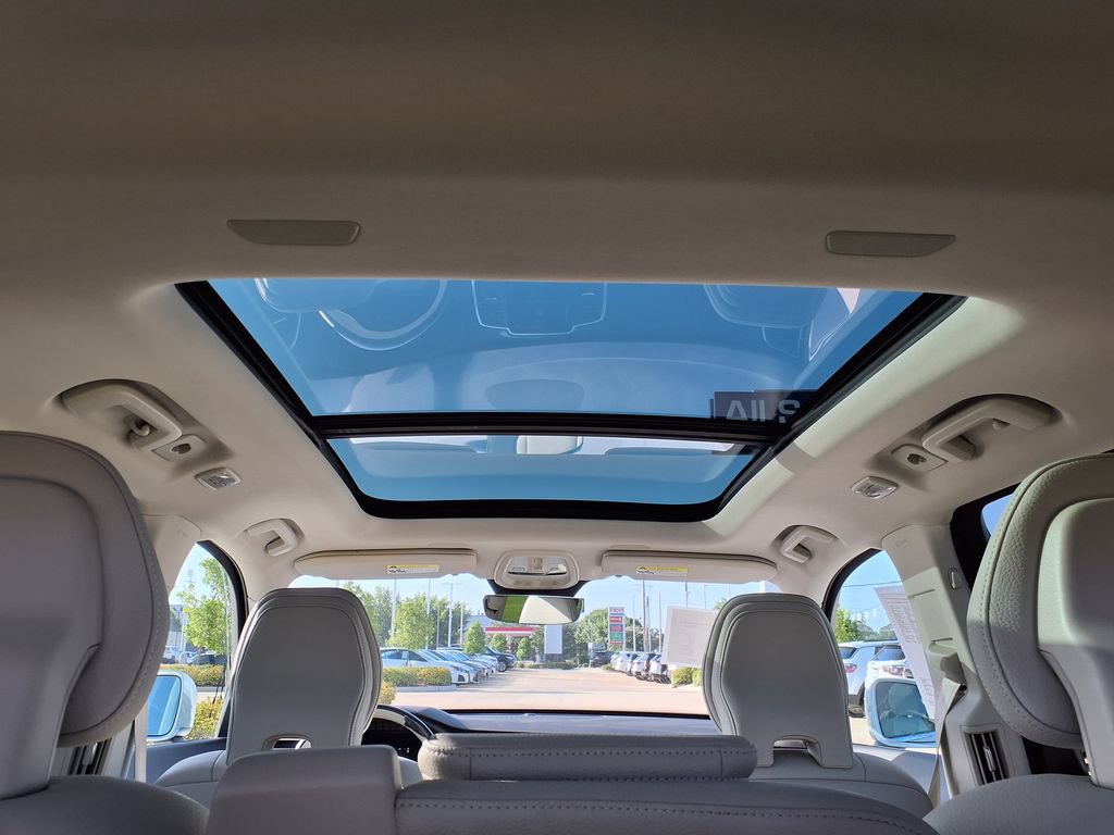 Certified 2023 Volvo XC90 B6 Core AWD/4WD image 33
