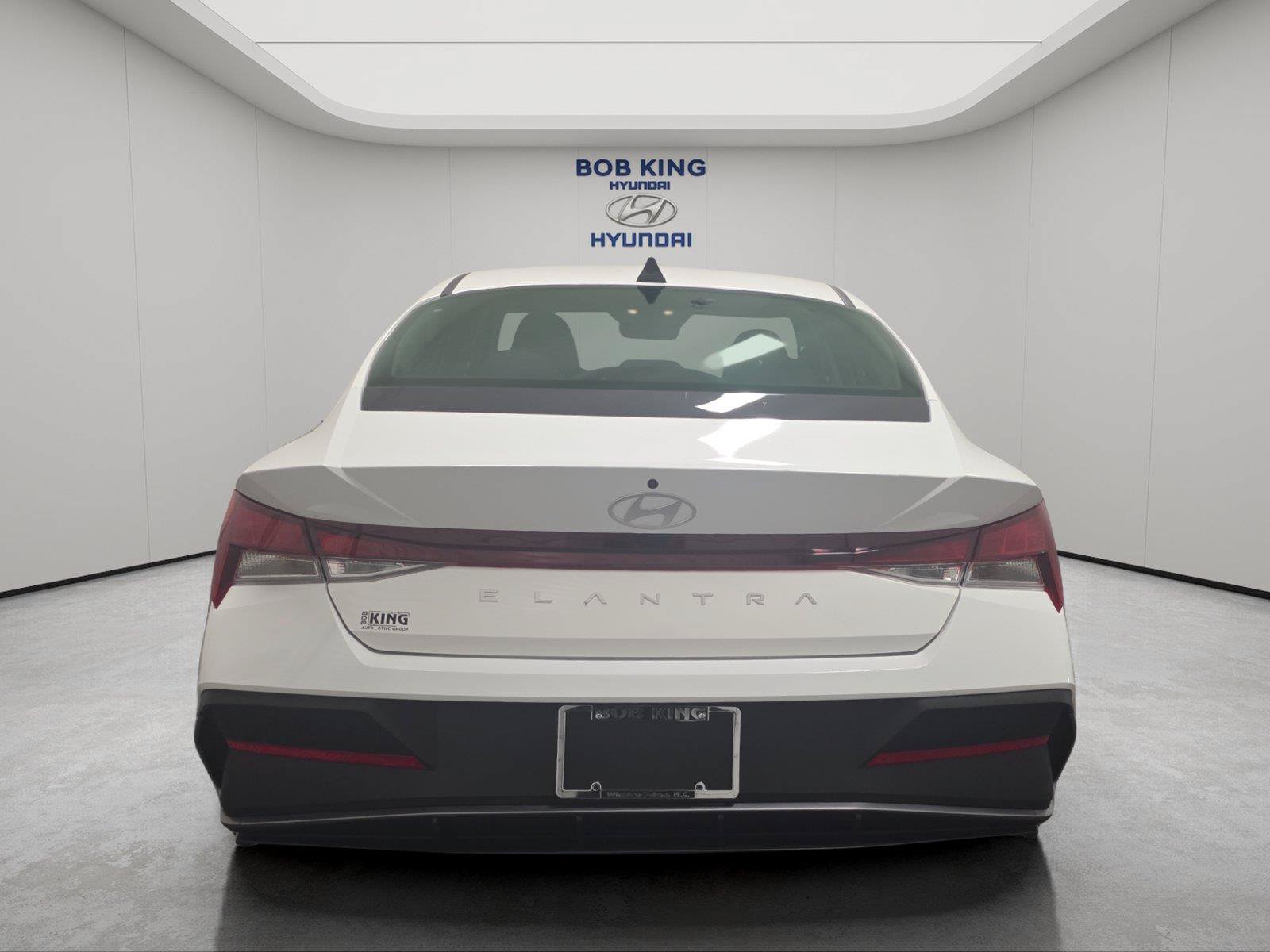 Used 2026 Hyundai Elantra SE FWD image 4