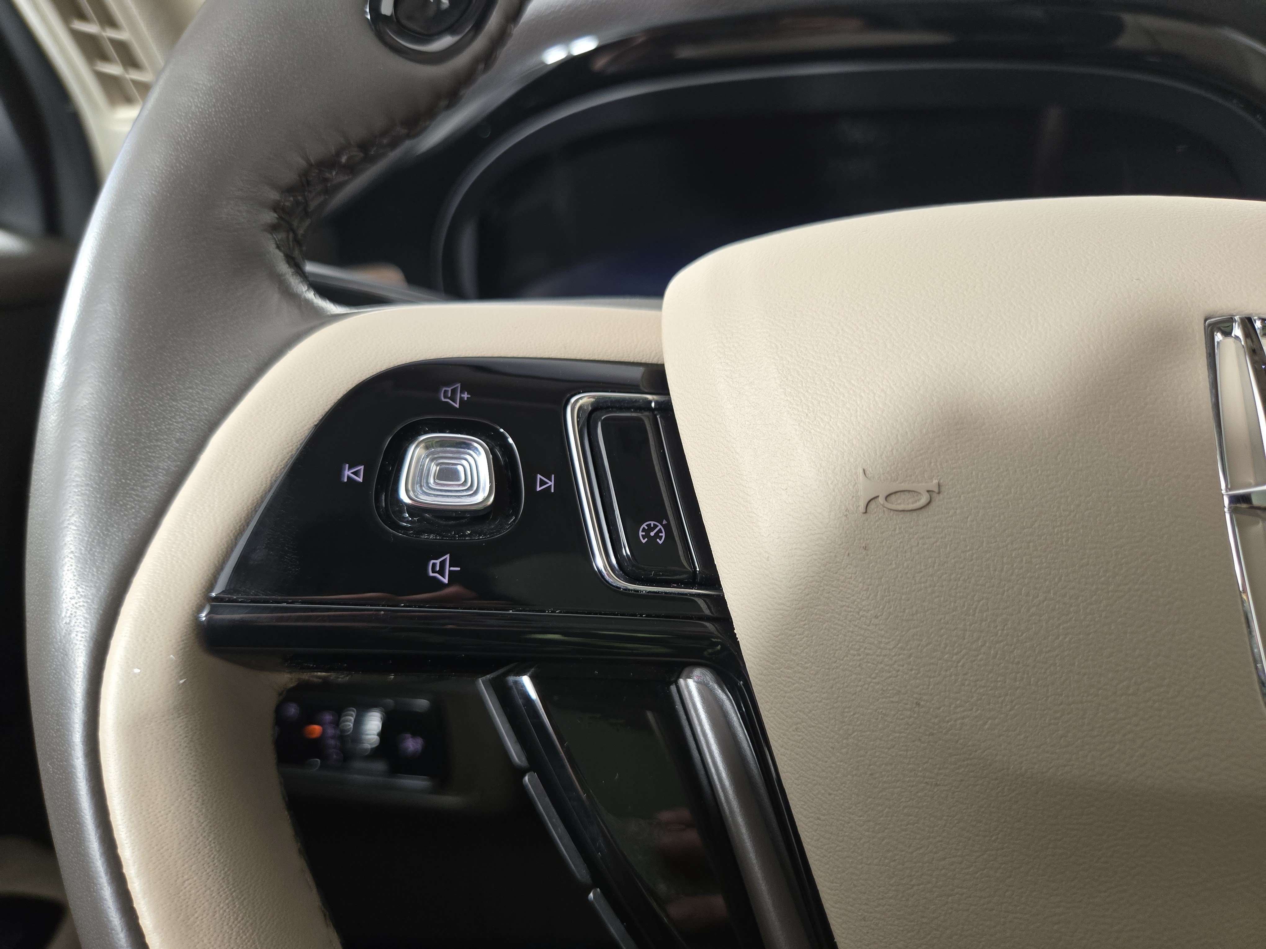 Used 2022 Lincoln Corsair Reserve w/ Luxury Package AWD/4WD image 15