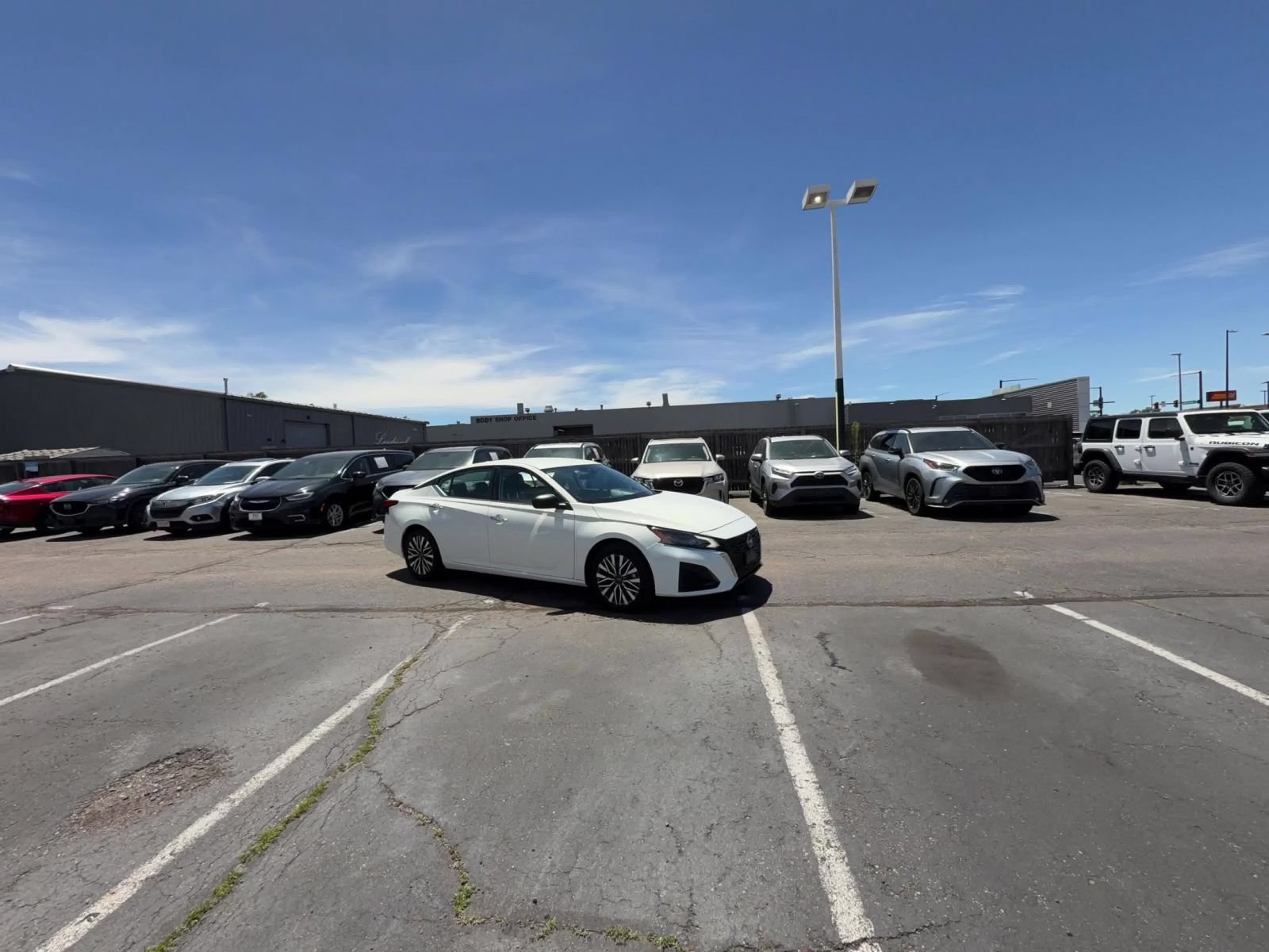 Used 2025 Nissan Altima 2.5 SV FWD image 14