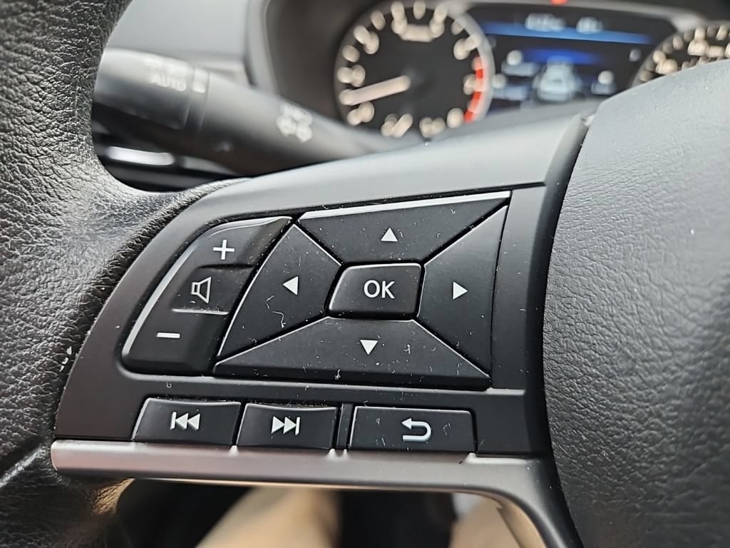 Used 2024 Nissan Altima 2.5 SV FWD image 12