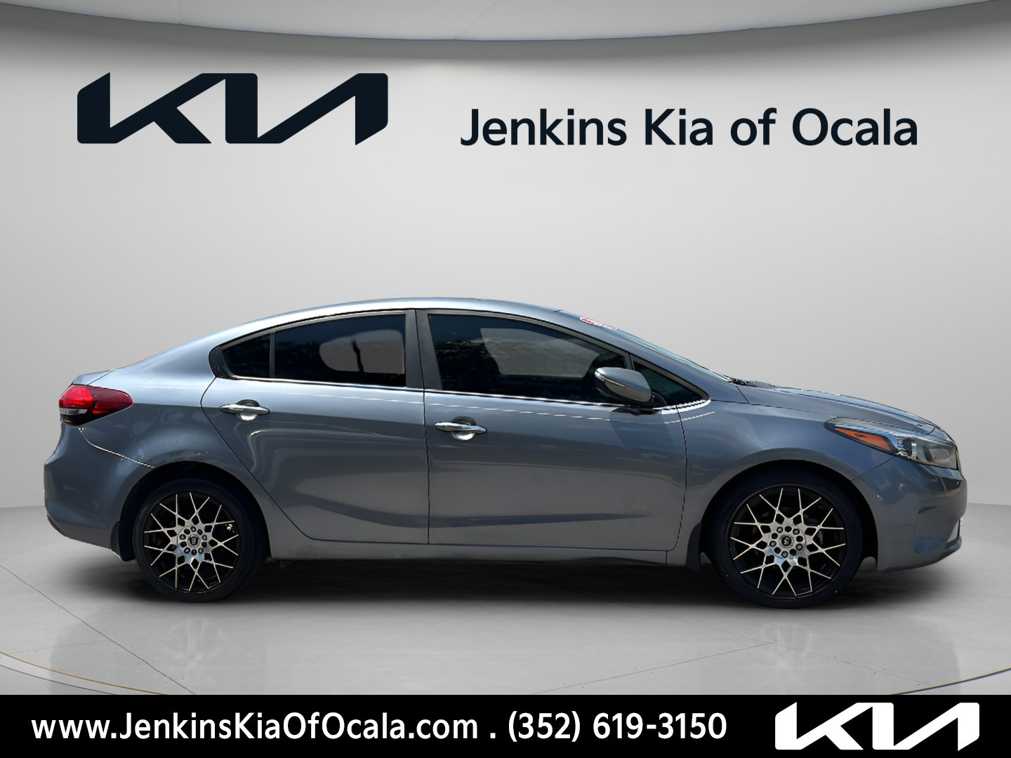 Used 2017 Kia Forte EX FWD image 2