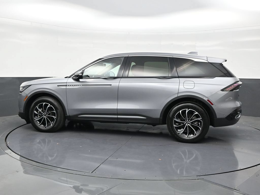 Used 2024 Lincoln Nautilus Premier AWD/4WD image 2