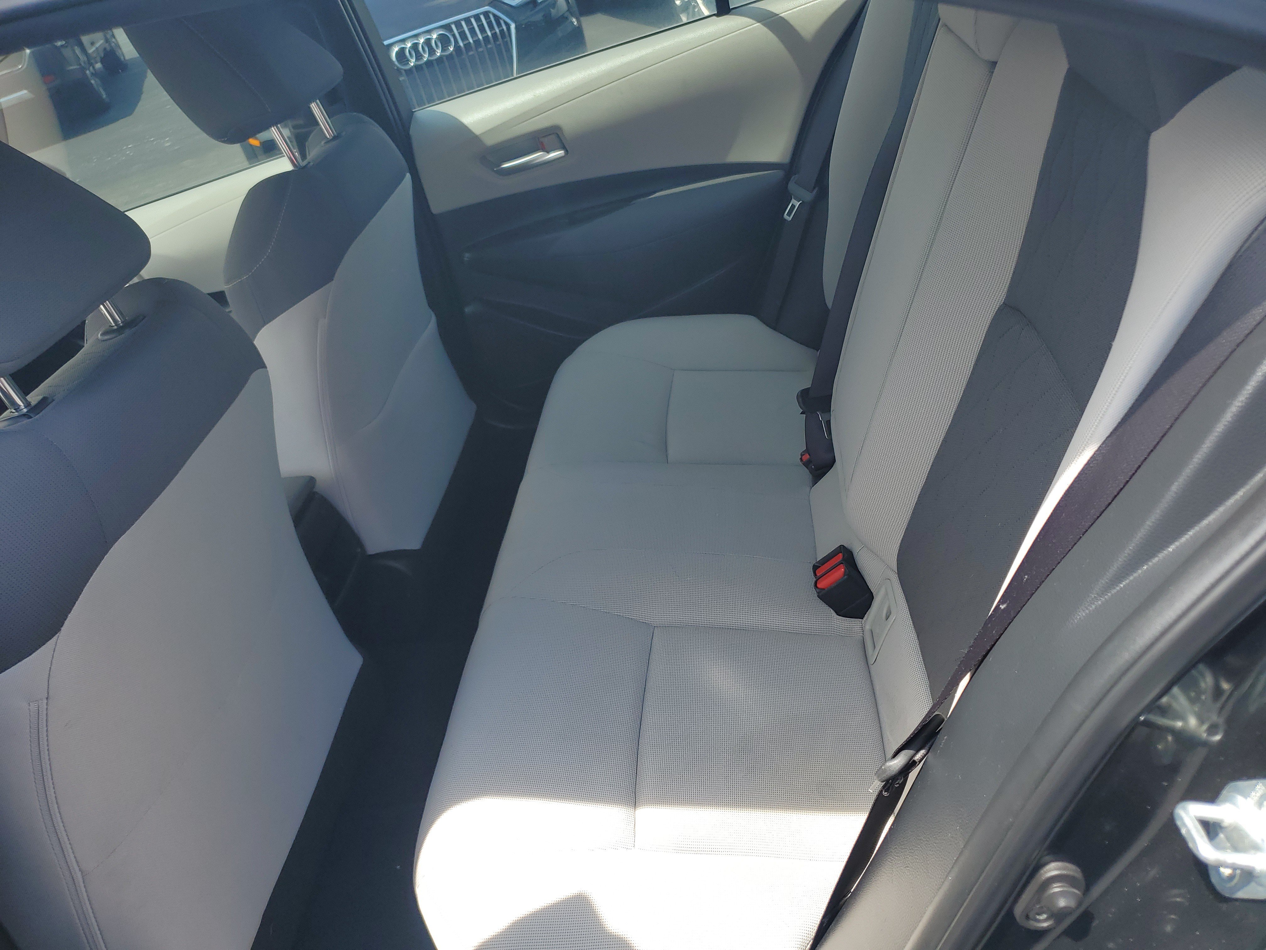Used 2020 Toyota Corolla LE w/ Carpet Mat Package (TMS) FWD image 10