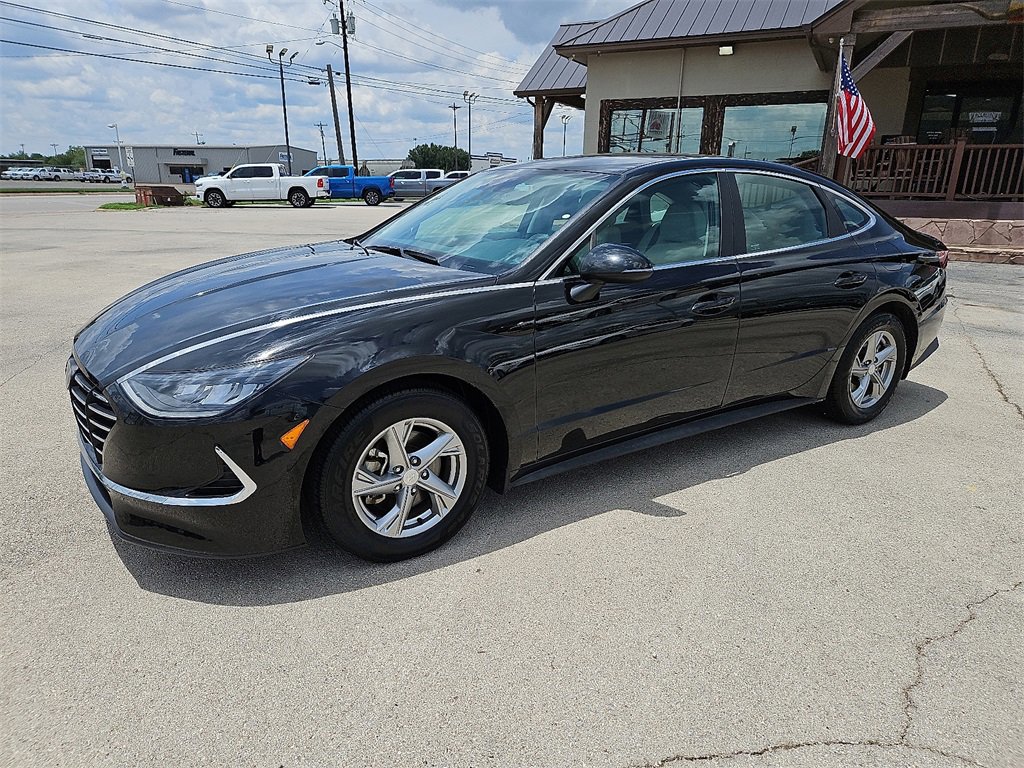 Used 2022 Hyundai Sonata SE w/ Winter Weather Package image 2