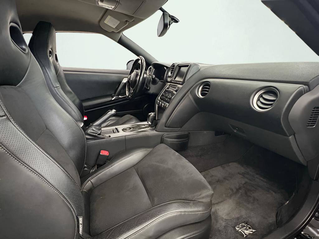 Used 2011 Nissan GT-R Premium image 25