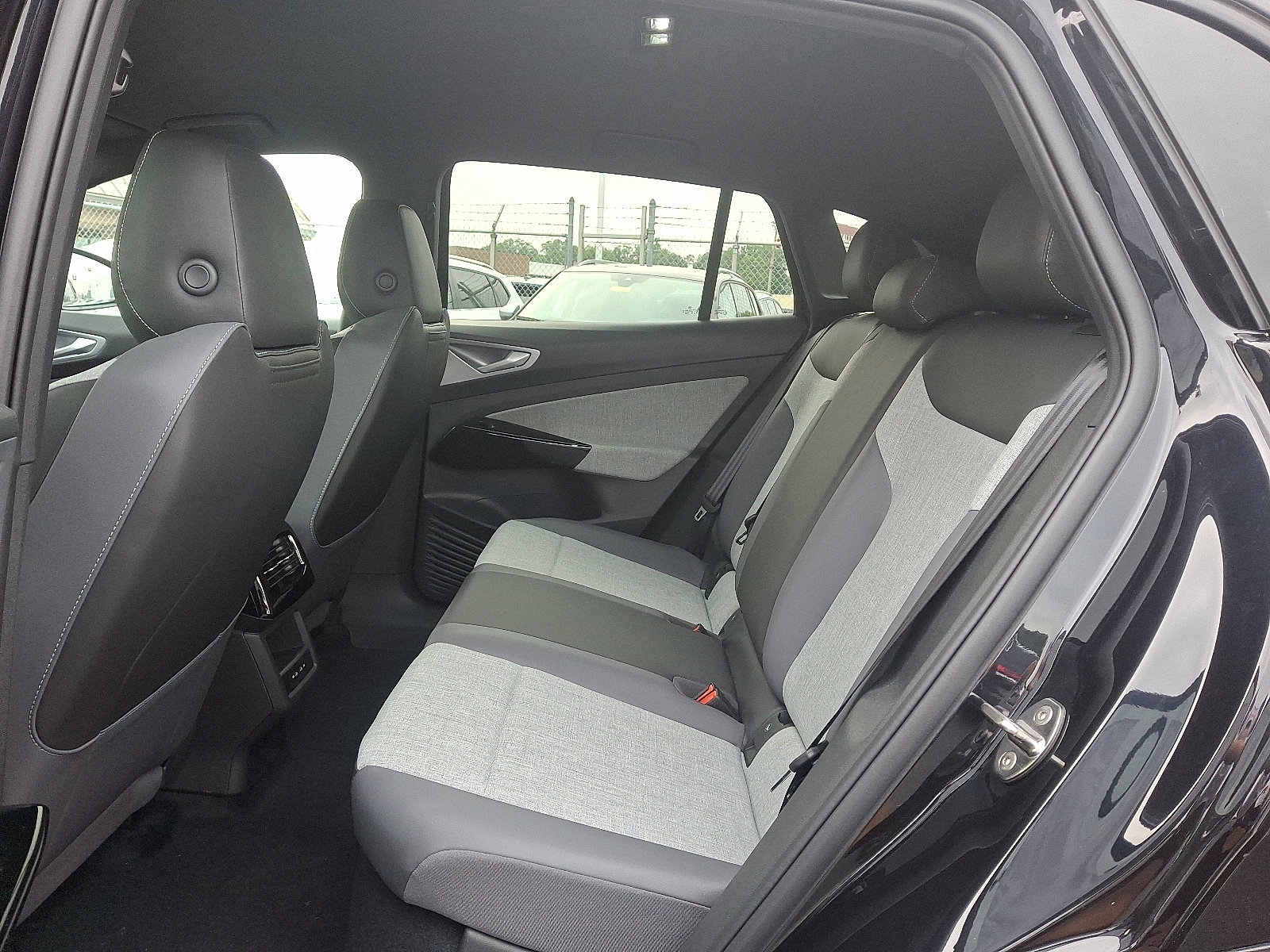 New 2025 Volkswagen ID.4 Pro image 6