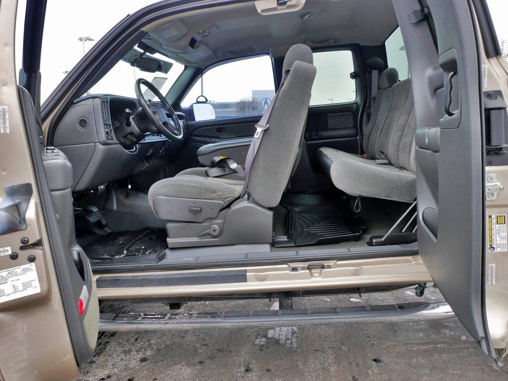 Used 2004 Chevrolet Silverado 2500 LS w/ Heavy-Duty Power Package image 16