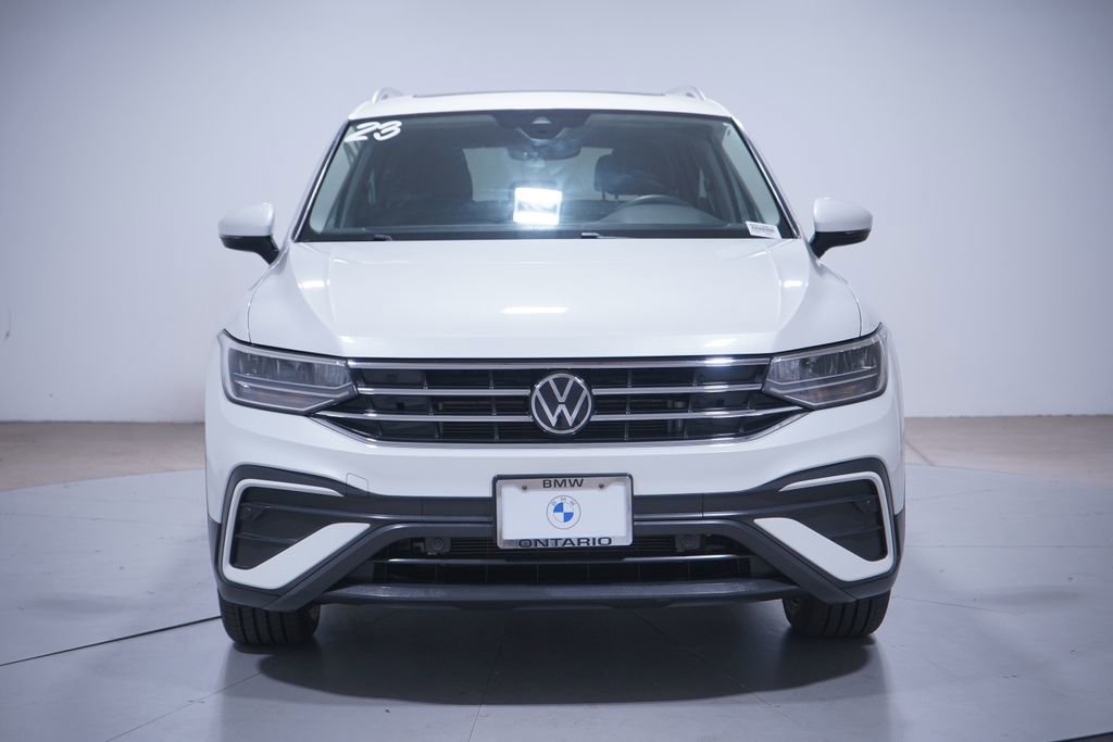 Used 2023 Volkswagen Tiguan SE w/ Panoramic Sunroof Package FWD image 4