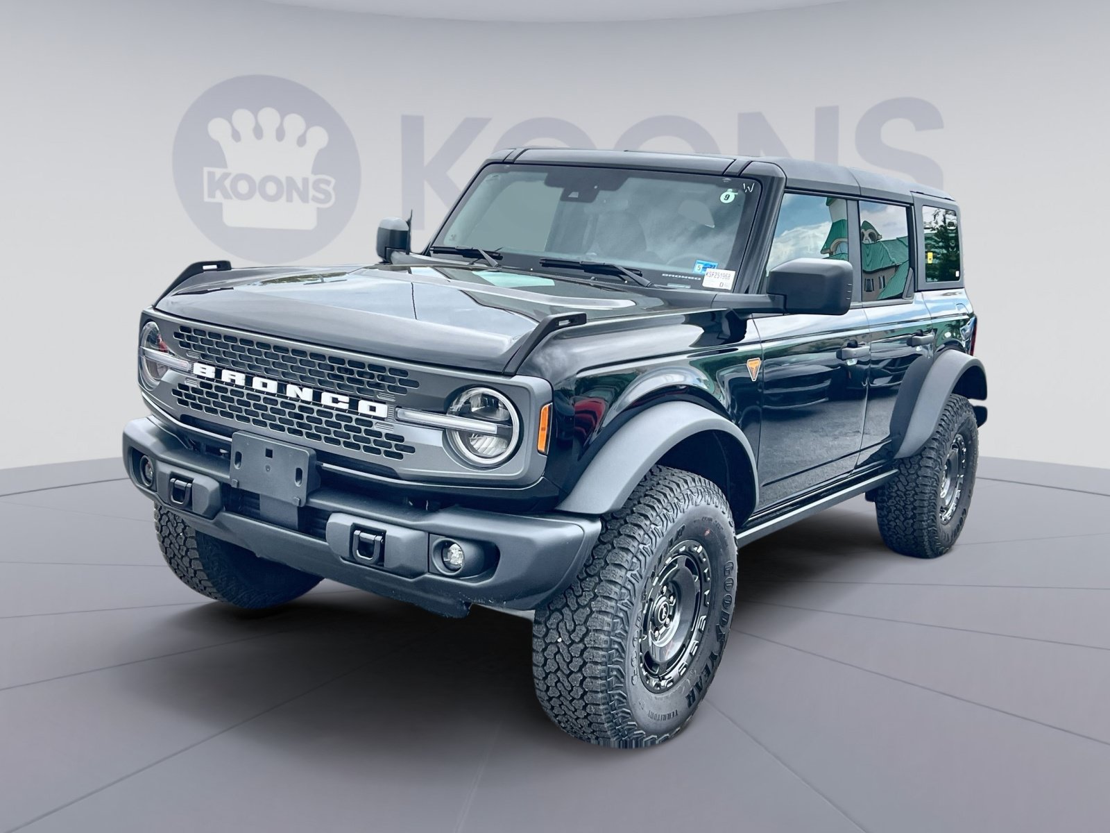 New 2025 Ford Bronco Badlands w/ Sasquatch Package AWD/4WD image 1